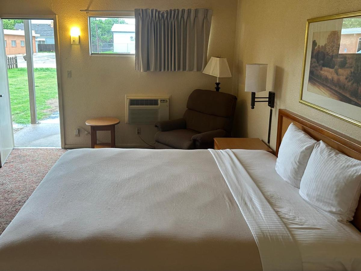 Big Bend Traveler'S Inn Great Bend المظهر الخارجي الصورة